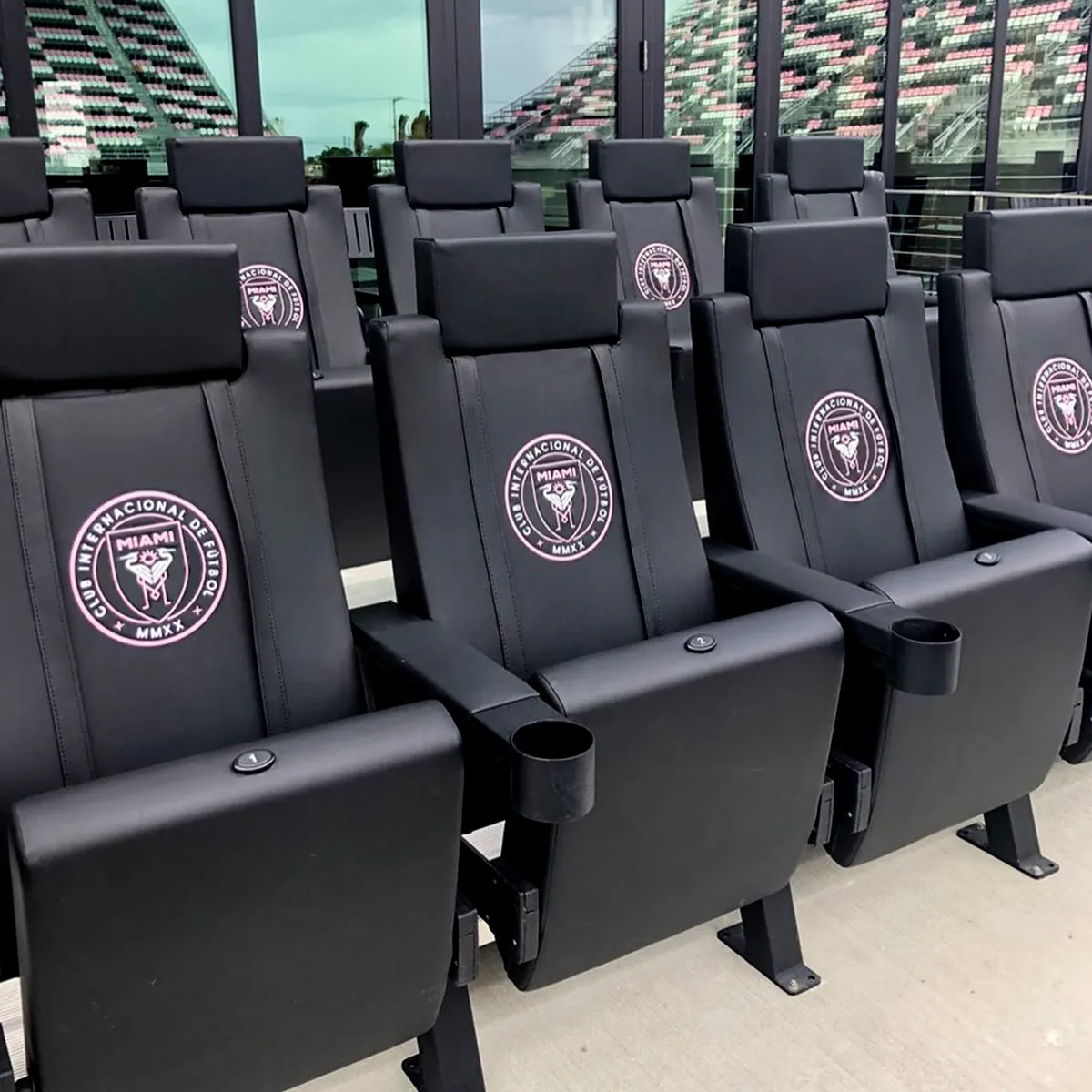 SuiteMax 3.5 VIP Seats with Columbus Blue Jackets Logo